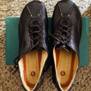 Clark’s Unstructured Oxfords Shoes